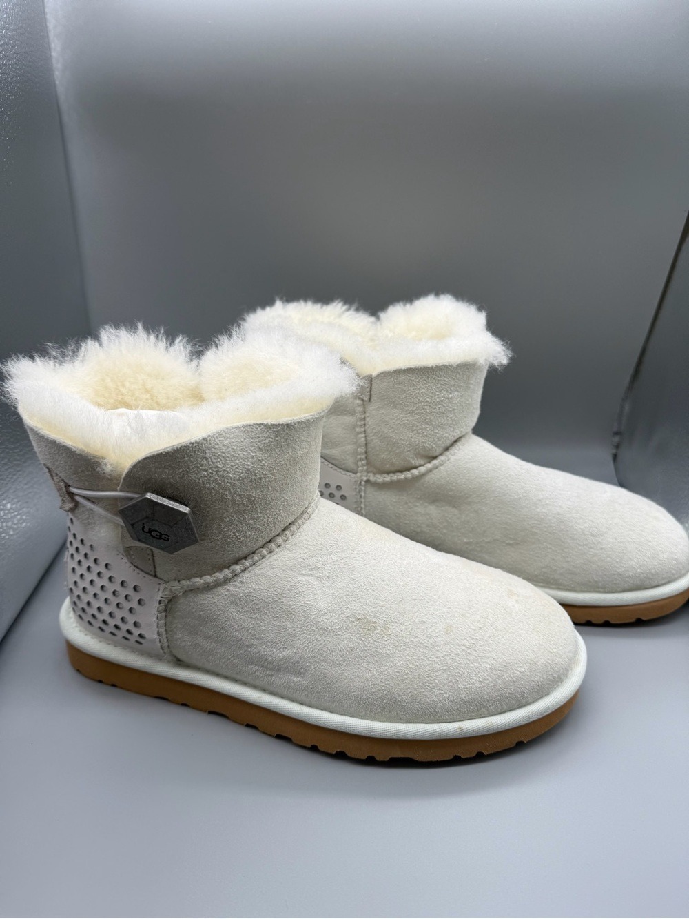 UGG Women’s Mini Bailey Button Geo Perf White Twinface Boots | Size 6 | Rare NIB - Picture 11 of 13